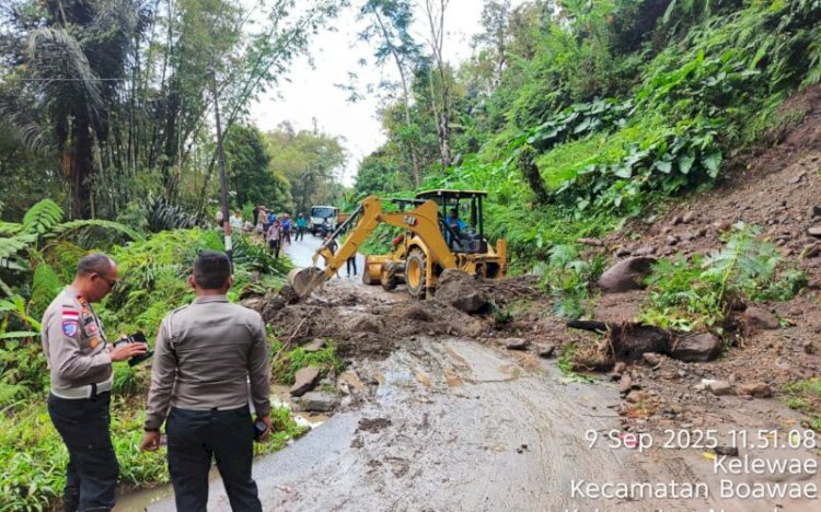 Kapolres Nagekeo Polda NTT, Terjun Langsung Tangani Longsor Boawae–Mauponggo.