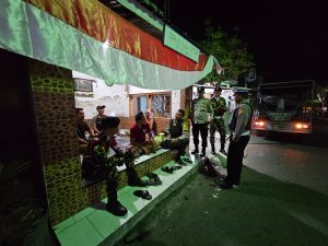 Polsek Beji dan Banser Aktifkan Pos Kamling dalam Rangka Harkamtibmas