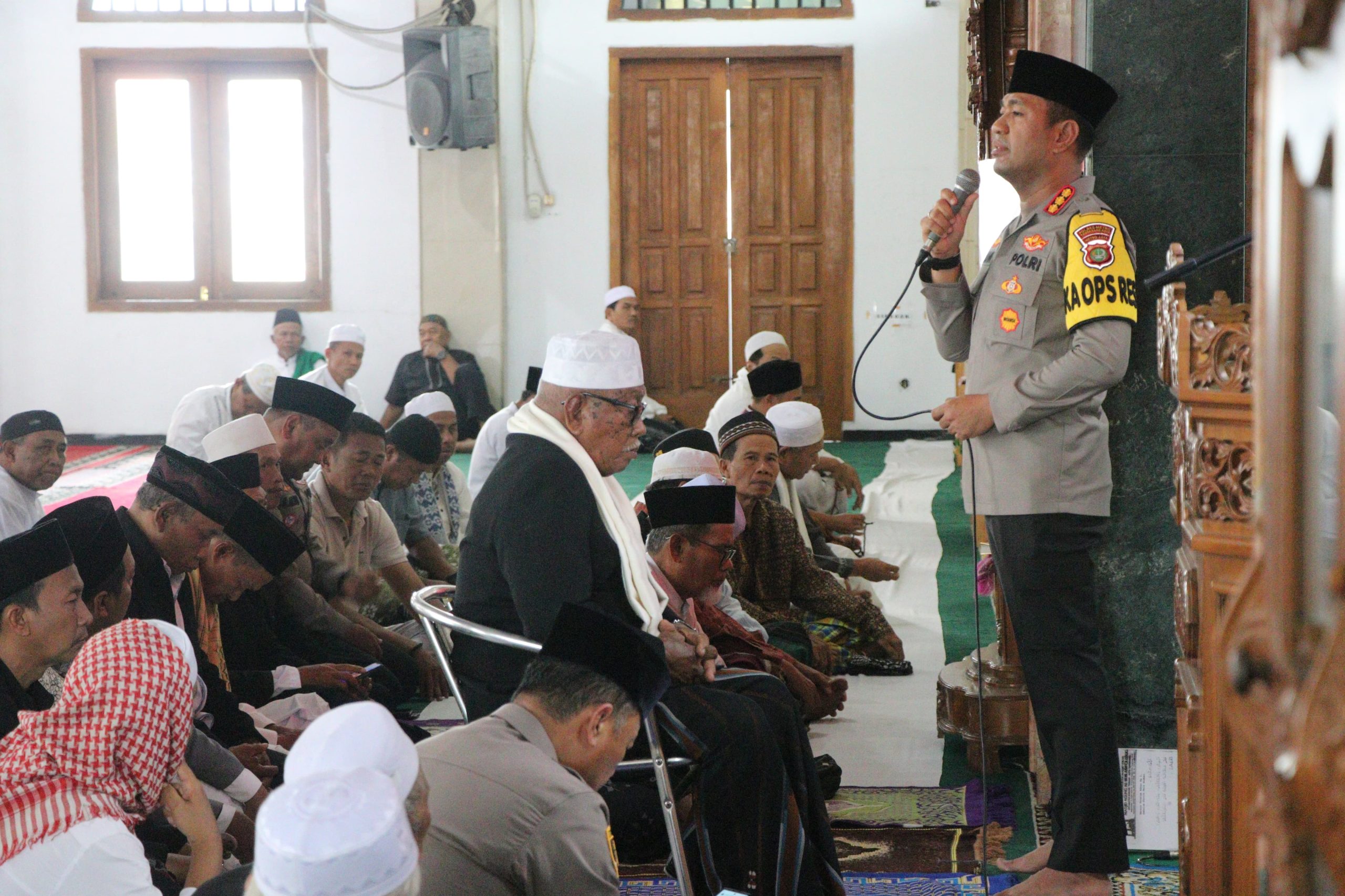 Kapolres Metro Tangerang Kota Laksanakan Jumat Keliling di Masjid Agung Al-Ikhlas Ciledug