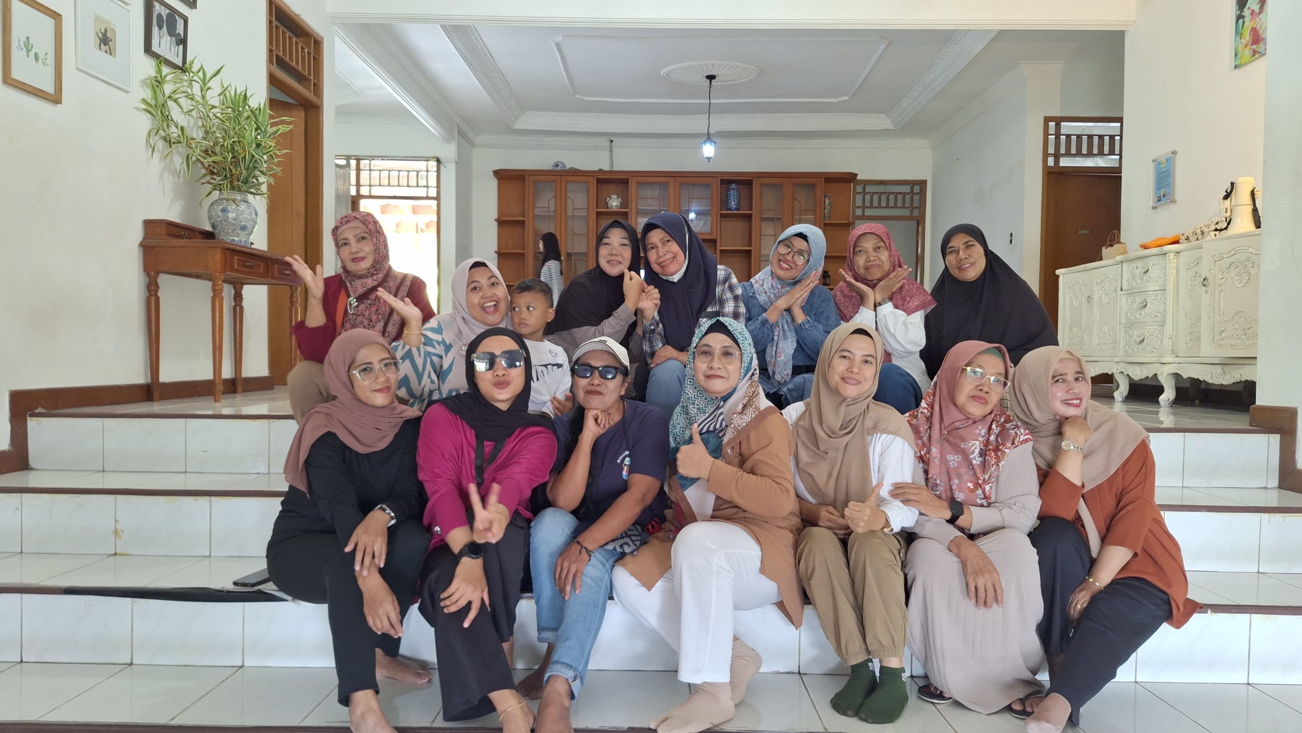 Warga RW 04 Pondok Bahar Permai Gelar Weekend Ke Puncak Bogor, Indahnya Kebersamaan