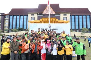 Perkuat Silaturahmi, Polisi Dan Ojol Olahraga hingga Makan Bersama, Di Polda Riau.