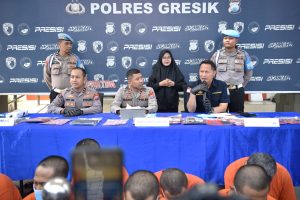 Operasi Tumpas Narkoba Semeru 2025 Polres Gresik Berhasil Ungkap 16 Kasus Amankan 20 Tersangka