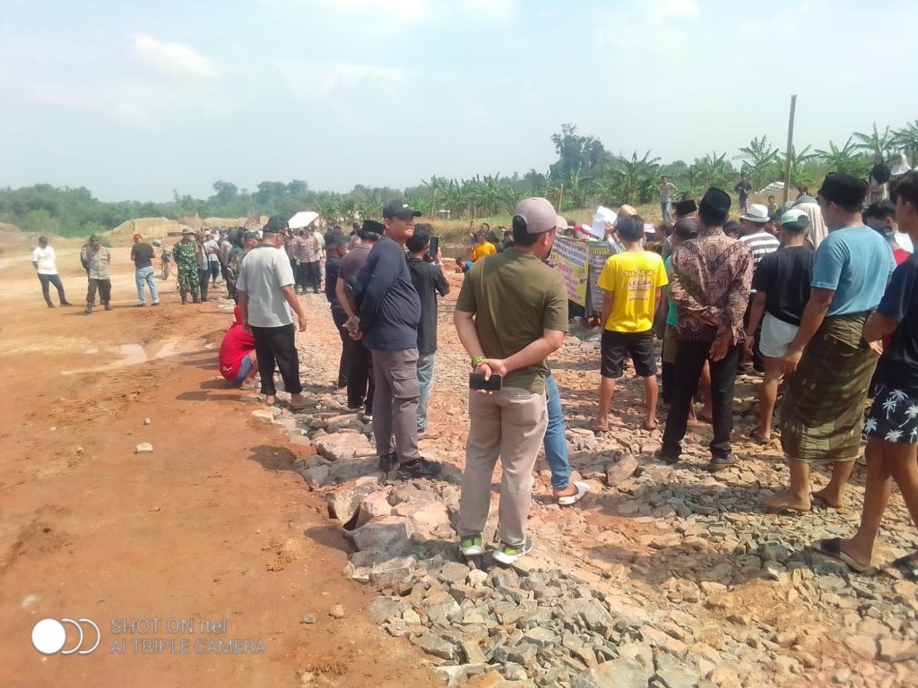 Geruduk Tambang Pasir PT. Berkah Halal Thayyib, Warga Desak Pemerintah Tutup Permanen.