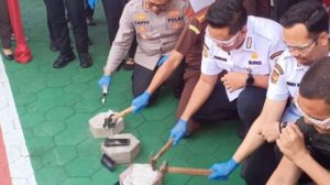 Senpi Hingga Miras, Kejari Klaten Hancurkan Ribuan Barang Bukti Perkara