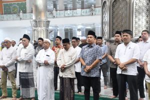 Wali Kota Langsa, Kukuhkan Pengurus Mesjid Agung Darul Falah Langsa, Di Masa Bakti 2025-2030.