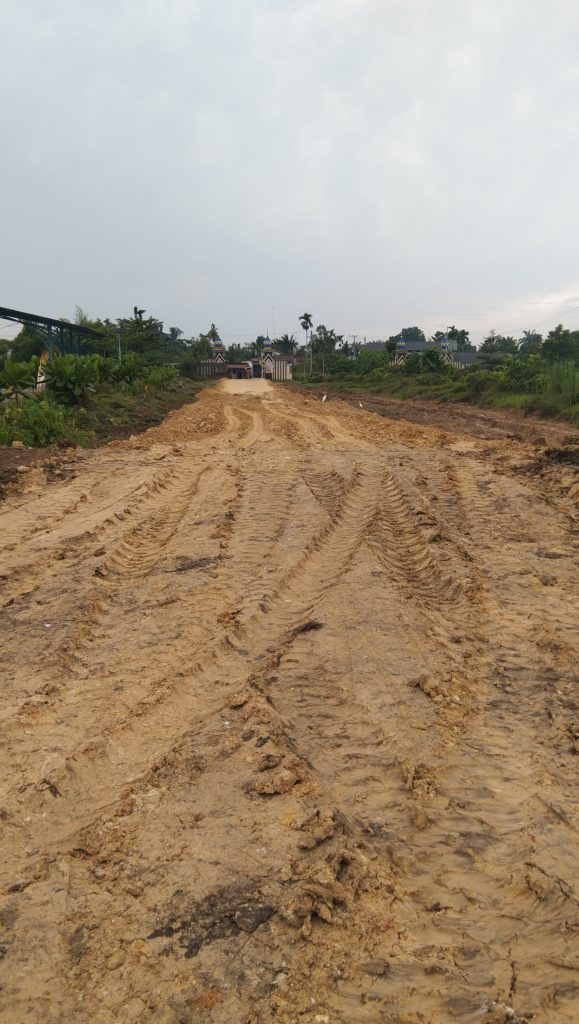 Diduga Limit Tanggal Kontrak Sudah Habis, Hasil Pantauan Media Dan LSM BLJ, Proyek Pekerjaan Penimbunan Jalan Keluar Pintu Dua Unsam Langsa.