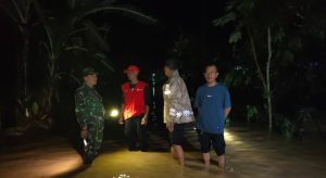 Banjir Bandang Dan Longsor, Terjang Lampung Barat, Polisi Evakuasi Warga Hingga Tengah Malam.