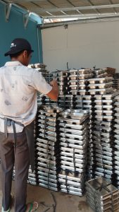 Suami Istri Kerap Mengambil Nasi Sisa MBG, Tapi Mereka Sehat-Sehat Saja Tidak Merasa Keracunan.