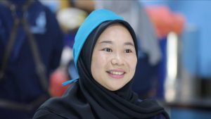 Jadi Berkah Keluarga: Ibu Rumah Tangga Bekerja di Dapur MBG, Anak Dapat Asupan Bergizi Gratis.