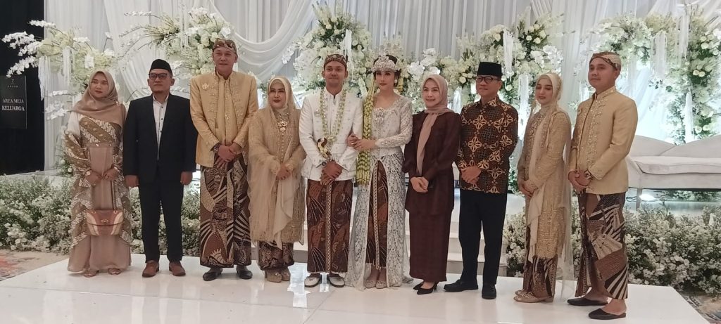 Penuh Haru Bahagia Persepsi Pernikahan anak Haji Alawi Yang ke-3 Berjalan Sukses.