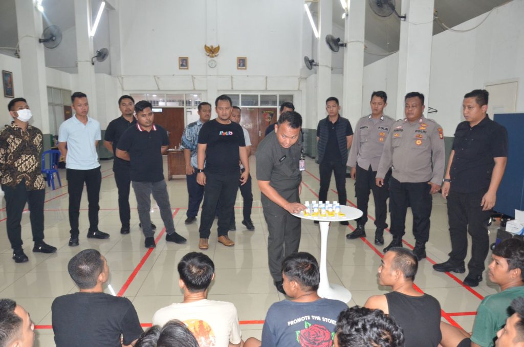Wujudkan Lapas Bersih Narkoba, Salemba Gelar Sidak Dan Tes Urin Bersama Kepolisian.