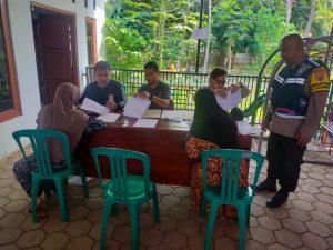 253 Sertifikat PTSL, Di Serahkan Ke Warga Kayu Geritan, Polsek Karang Anyar Lakukan Monitoring Ketat.