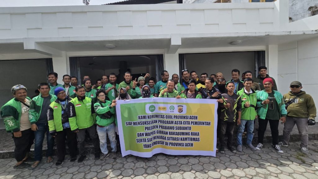 Polda Aceh, Salurkan Bantuan Beras, Untuk Komunitas Ojol.