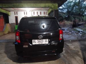 Kaca Mobil Di Lempar Batu, Keluarga Trauma Dan Merasa Terancam.