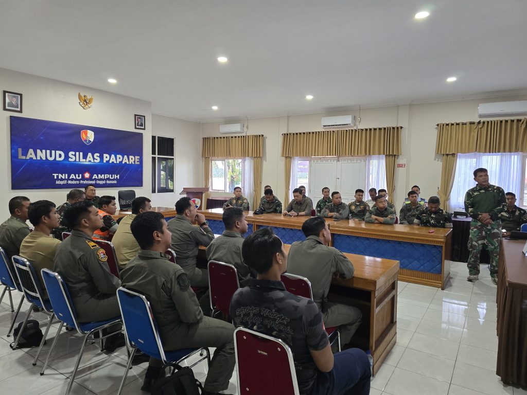 Satgas Ops Damai Cartenz, Distribusikan Logistik, Ke Pos Kiwirok Lewat Airdrop.