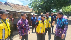 Bupati Meninjau Proses Perbaikan Jalan Kurang Lebih 500 Meter.