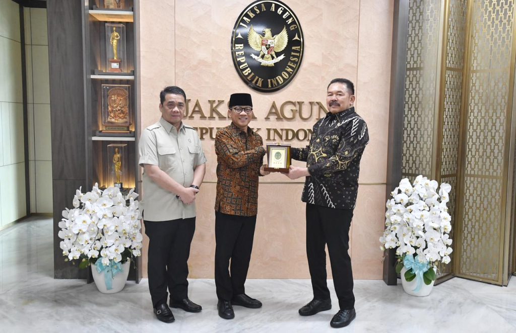 Temui Jaksa Agung, Mendes Yandri Bahas Desa yang Dilelang dan Mengundang Untuk Hadir di Hari Desa