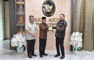Temui Jaksa Agung, Mendes Yandri Bahas Desa yang Dilelang dan Mengundang Untuk Hadir di Hari Desa