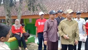 BUMDES Artha Kencana Desa Petuguran, Bagikan Telur Kepada Siswa-Siswi PAUD Sampai SD.