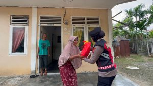 Ditsamapta Polda Aceh, Gelar Jum’at Berkah Bagikan Sembako Di Aceh Besar.
