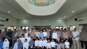Polres Metro Tangerang Kota Gelar Binrohtal dan Santunan Anak Yatim di Masjid Al-Fattah Tangerang Kota