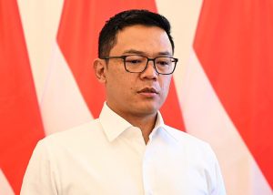 Sekjen Gerindra Sugiono Merespons Pro Kontra Usulan Pahlawan Nasional.