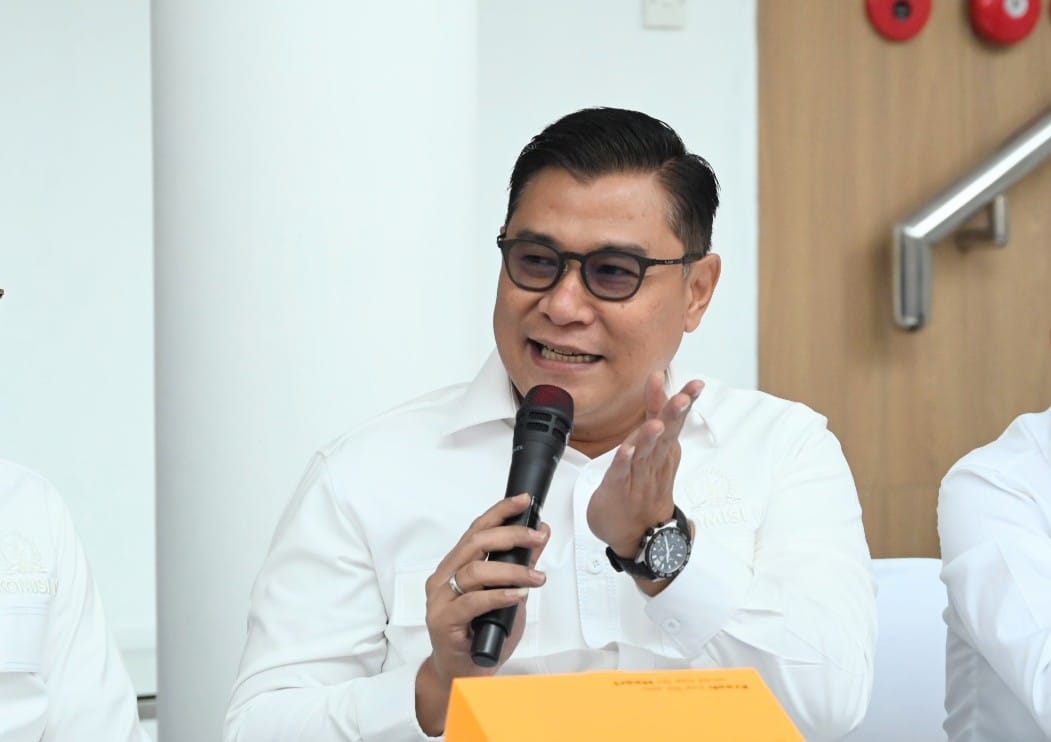 //DPR Gerindra Dukung Soeharto dan Gus Dur, Jadi Pahlawan Nasional.