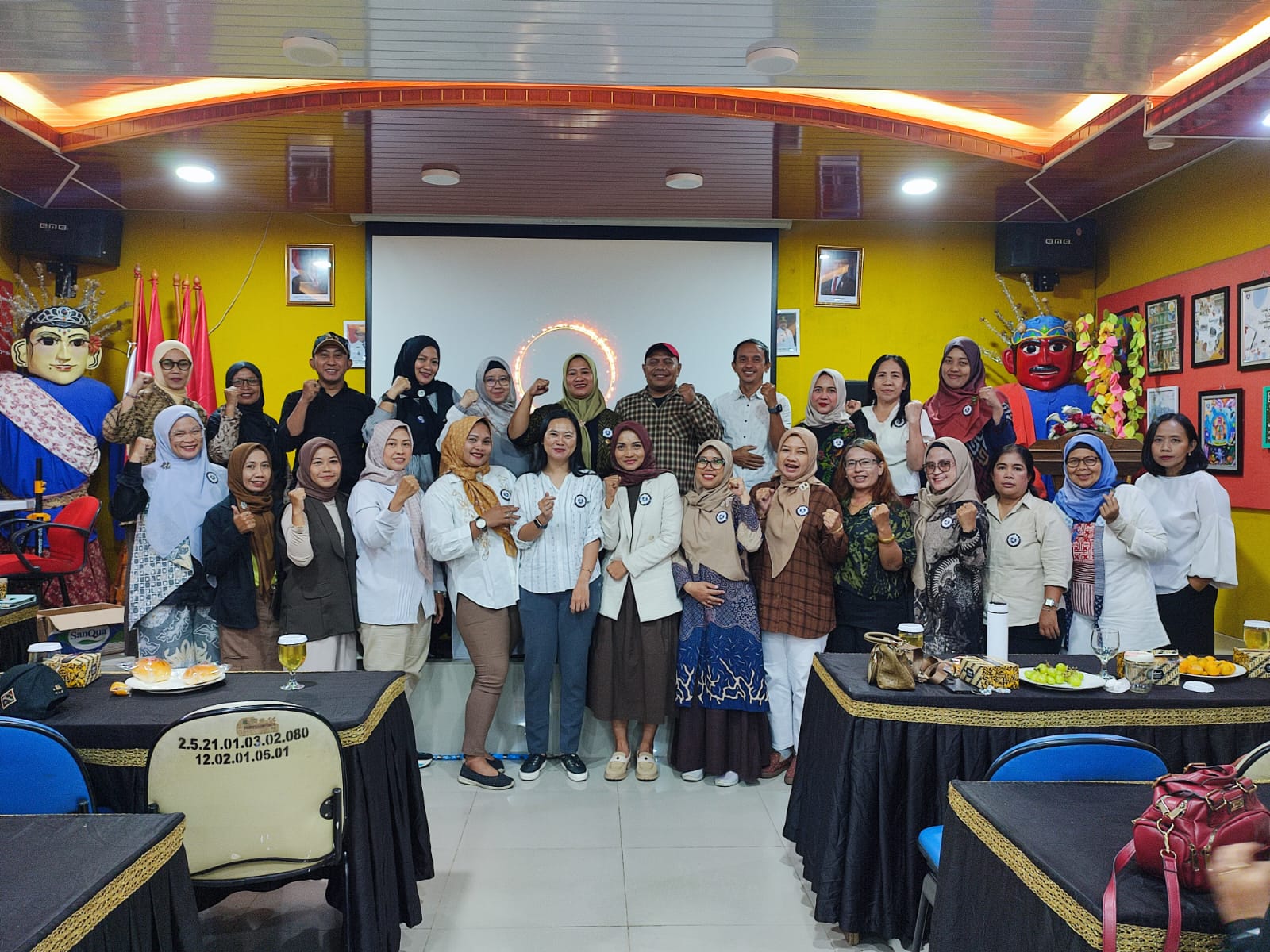 Ketua Komite SMAN 80 Jakarta Kukuhkan Masing-masing Ketua Angkatan di Ruang ADVIS