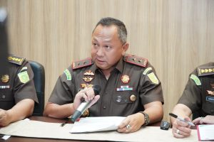 PENETAPAN TERSANGKA DUGAAN TINDAK PIDANA KORUPSI PEMBERIAN FASILITAS PINJAMAN/KREDIT DARI SALAH SATU BANK PLAT MERAH KEPADA PT. BSS DAN PT. SAL