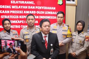Kapolres Metro Tangerang Kota Terima Penghargaan Presisi Award dari LEMKAPI