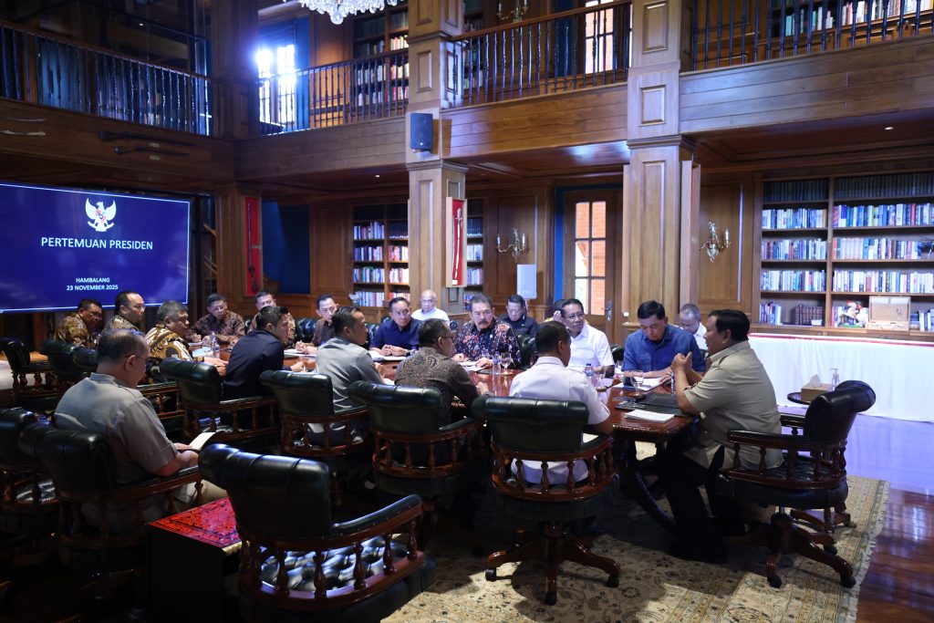 Rapat Hari Minggu, Prabowo Atensi Penertiban Kawasan Hutan dan Pertambangan.