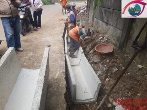 *Proyek Drainase Uditch Di Jln Raya Bitung Kawasan Industri Di Kerjakan Oleh CV BETAS Di Duga Pengerjaannya Asal Jadi Dan Mengabaikan K 3 Dan APD*