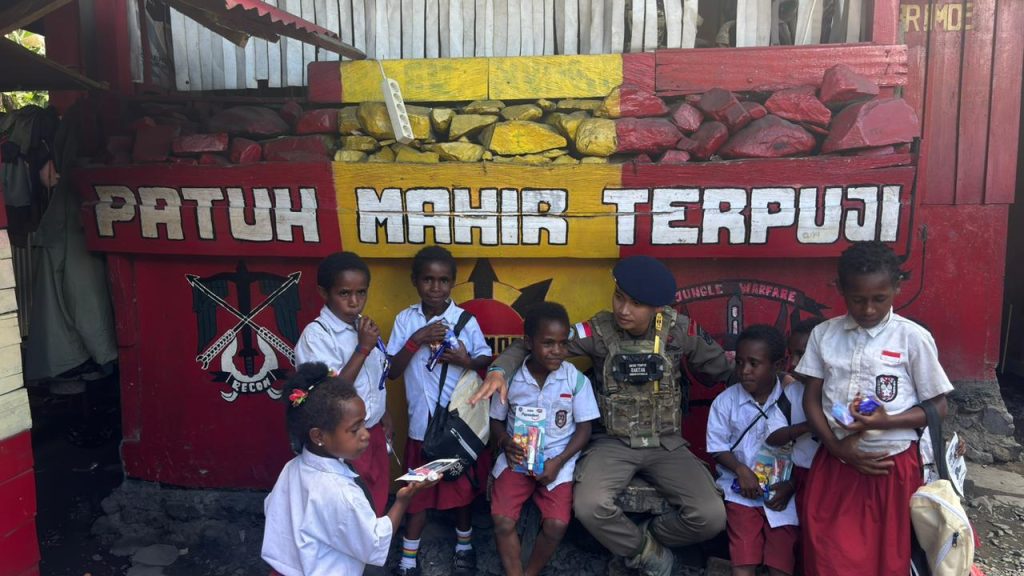 Dekatkan Diri, Dengan Masyarakat, Satgas Ops Damai Cartenz, Adakan Edukasi Dan Hiburan Untuk Anak-Anak, Di Puncak Jaya