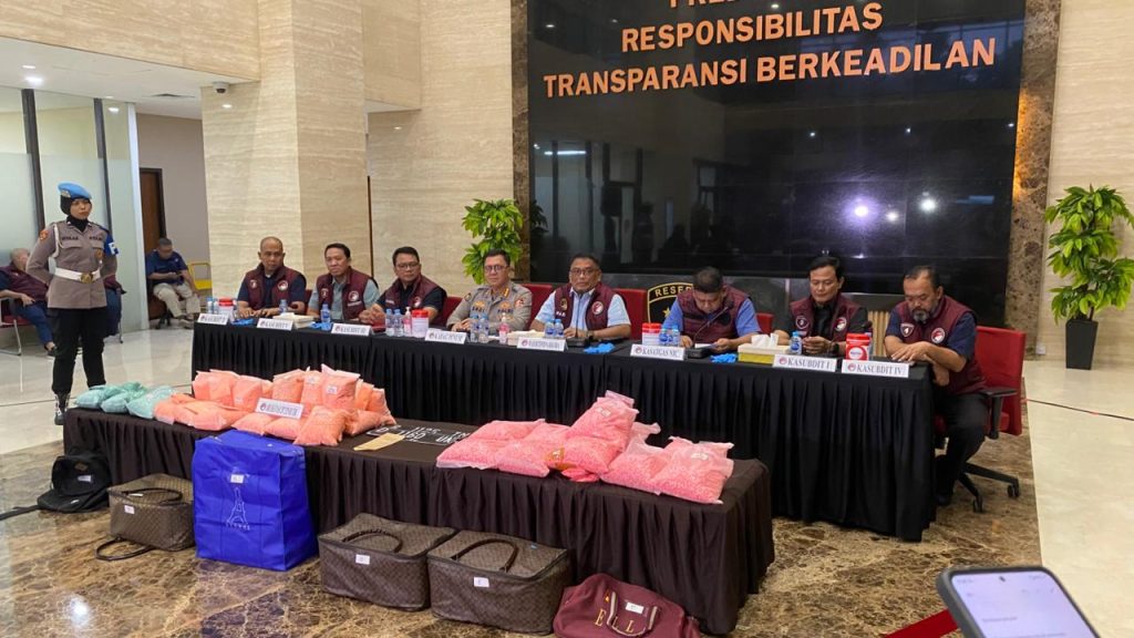 Pengungkapan Pemilik Ekstasi Di Tol Lampung, Bareskrim Polri Tetapkan MR Sebagai Tersangka.