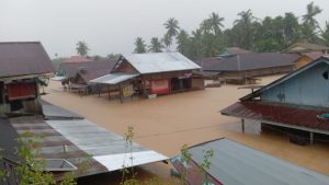 Polri Kerahkan Personel, Membantu Warga Terdampak Bencana Di Sumatera Utara.