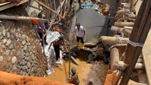 Polda Sumut, Bangun Jembatan Darurat Di Tap-Teng, Pulihkan Akses Warga Dan Jalinsum.