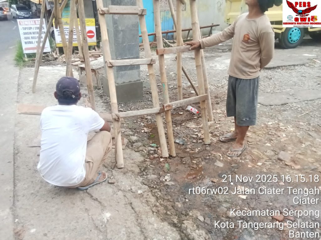Proyek Pembangunan Gapura Di wilayah Kelurahan Ciater Kecamatan Serpong Diduga Tidak Sesuai Dengan Prosudur Yang Ada
