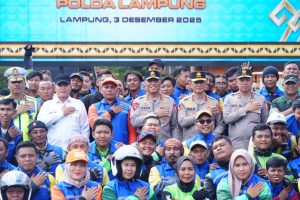 Polri, Perkuat Kemitraan, Dengan Ojek Online : Polda Lampung, Gelar Bakti Sosial Dan kesehatan, Pada Apel Ojol Kamtibmas Nasional 2025.
