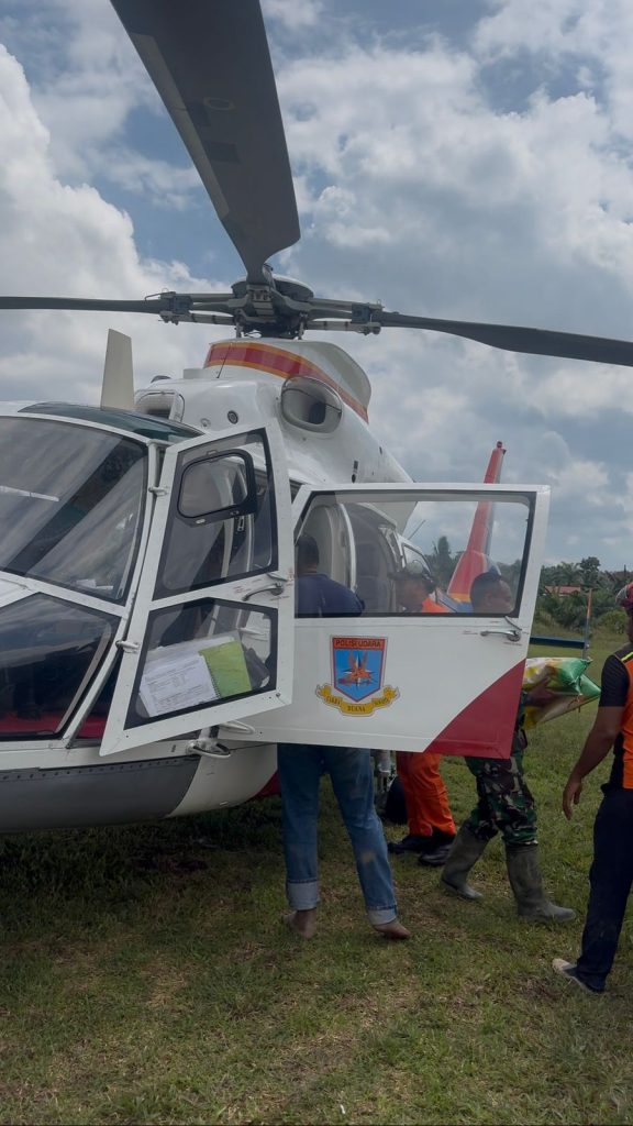 Astama Ops Kapolri, Tinjau Dan Serahkan Bantuan, Untuk Korban Bencana, Di Aceh Tamiang.