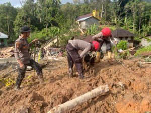 Polda Sumut Kerahkan K9!, Apa Yang Di Temukan Di Reruntuhan Longsor Taput?.