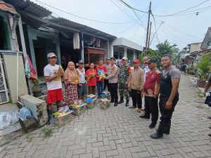 Polsek Cisoka, Bergerak Cepat, Bantu Warga Terdampak Puting Beliung, Di Solear.