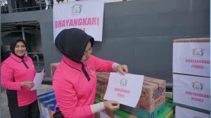 Ketua Bhayangkari Daerah Aceh, Kembali Salurkan Bantuan, Untuk Korban Banjir.