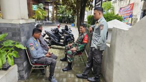 Senyum Ter Dan Humanis, Cara Jitu Babinsa Tipes Jalin Kedekatan Dengan Linmas.