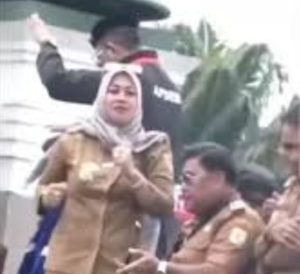 Prof Dr Sutan Nasomal SH MH, Kasus Kades Demo Ke Istana, Bukti Para Menteri Harus Dievaluasi Atau Pecat Saja.