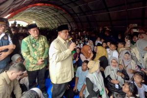 Tinjau Posko Pengungsian di Takengon, Prabowo Pastikan Warga Tidak Sendiri.