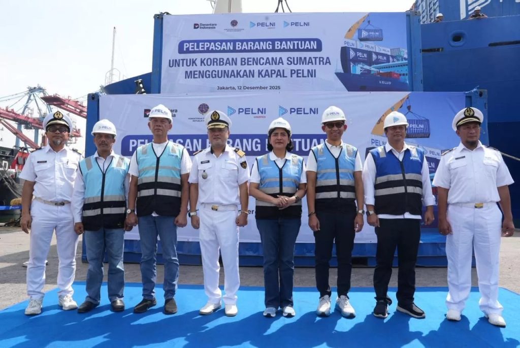 Gunakan KM Kelud, PELNI Kirim 15 Kontainer Bantuan, Untuk Korban Banjir Sumatera.