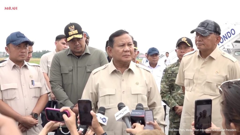 Prabowo Pastikan Pasokan Pangan Cukup di Lokasi Terdampak Bencana yang Terisolasi.