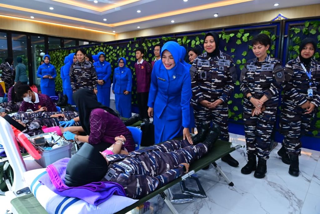 Sambut HUT Ke-63 Kowal, Prajurit Wanita TNI AL, Gelar Donor Darah Wujud Pengabdian Untuk Negeri.