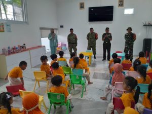 Dan-Ramil Gemolong, Berikan Pembelajaran Dan Motivasi Kepada Siswa PAUD.