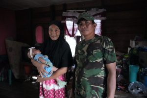 Personel TNI di Aceh Tamiang Sertu Giman Lega Bisa Selamatkan Warga Meski Rumah Hancur.